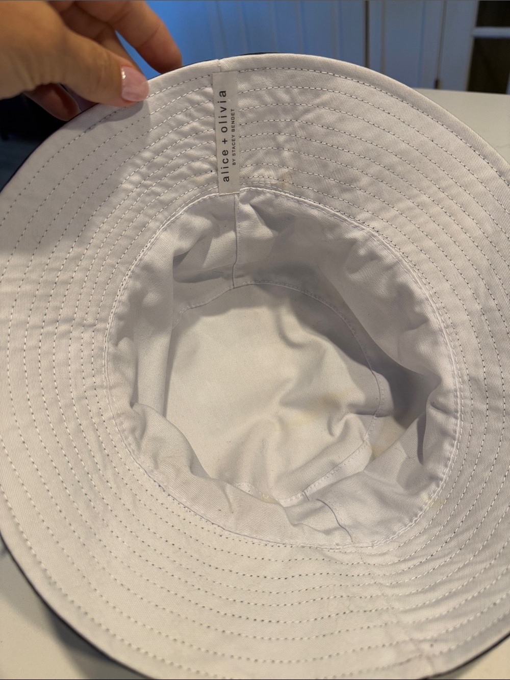 Alice + Olivia Black Bucket Hat with White Daisy Print - Picture 4 of 4